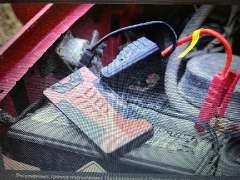 Фото: Прикурить автомобиль зарядить АКБ аккумулятор
