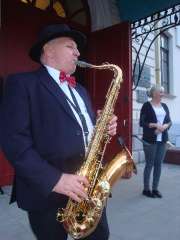 Фото: Саксофонист на праздничные мероприятия