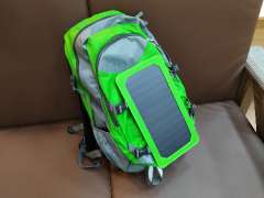 Фото: Рюкзак на солнечных батареях