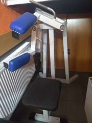 Фото: Тренажер для плеч Дельта-машина на свободных весах