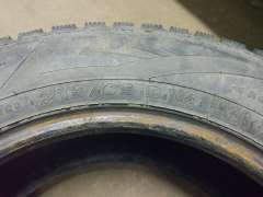 Фото: Nokian Tyres Nordman 4, 215/65 R16 102T Зимняя шип