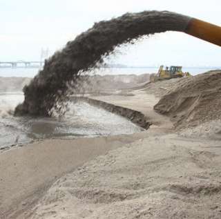 Фото: Добыча песка земснарядом