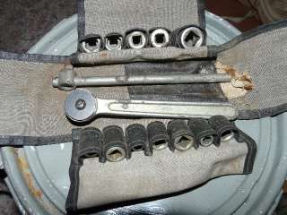 Фото: Набор разных ключей для авторемонта.