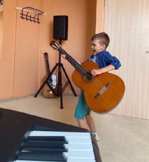 Фото: Уроки вокала, гитары, укулеле, фортепиано