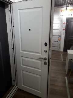 Фото: Дверь стальная  в квартиру