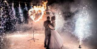 Фото: Огненное шоу, огненное сердце и салют на свадьбу