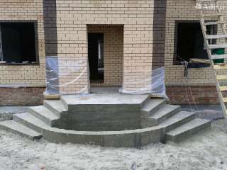 Фото: Крыльцо / Лестница в Тюмени: из бетона, металла