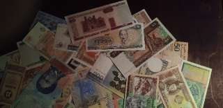 Фото: 50 разных иностранных банкнот.