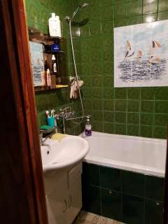 Фото: Ванна чугунная 150 X 70 + Зеркало + умывальник с т