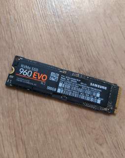 Фото: Жётский диск SSD-накопитель Samsung 960 EVO