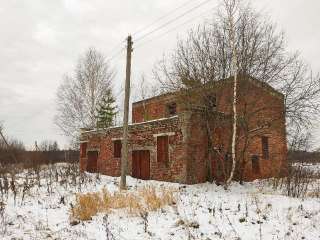Фото: Нежилое кирпичное здание в с. Мелешино