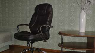Фото: Кресло компьютерное с откидывающейся спинкой