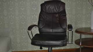 Фото: Кресло компьютерное с откидывающейся спинкой