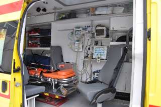 Фото: Перевозка лежачих больных, аренда реанимобиля