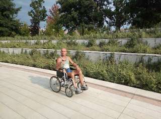 Фото: Парк Галицкого. Прокат инвалидных колясок