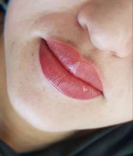 Фото: Перманентный макияж татуаж бровей , губ