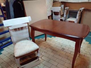 Фото: Стол обеденный раздвижной и четыре стула