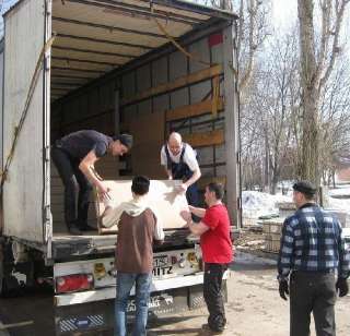 Фото: Услуги грузовых перевозок с грузчиками