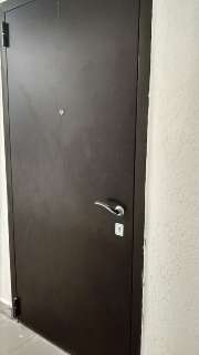 Фото: Дверь входная металлическая правая от застройщика