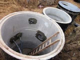 Фото: Монтаж канализаций из бетонных колец