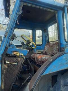 Фото: Трактор МТЗ 82 с куном, отвалом и телегой