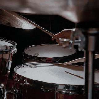 Фото: Уроки игры на барабанах