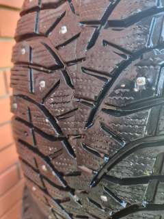 Фото: Bridgestone Blizzak Spike-02 235/45 R18 98T