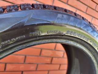 Фото: Bridgestone Blizzak Spike-02 235/45 R18 98T