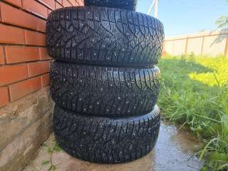 Фото: Bridgestone Blizzak Spike-02 235/45 R18 98T