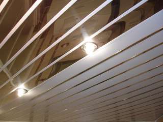 Фото: Потолки реечные подвесные алюминиевые