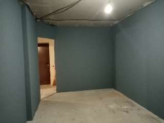 Фото: Поклейка обоев покраска стен потолка