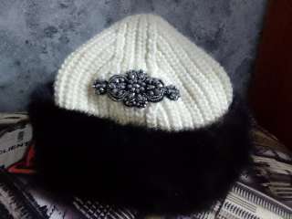 Фото: Женская зимняя шапка с норковой окантовкой