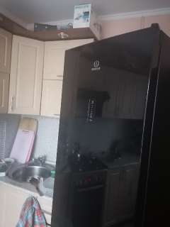 Фото: Почти новый холодильник  INDESIT DF 5200 B