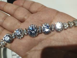 Фото: Браслет с бриллиантами выращенными 37 карат.