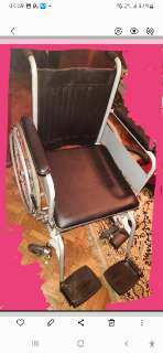 Фото: 2 инвалидные  коляски