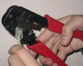 Фото: Обжим витой пары (ремонт интернет-кабеля)