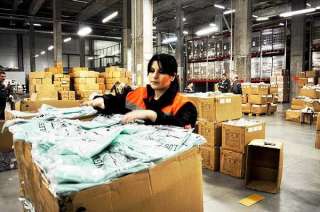 Фото: Открыт набор 125 сотрудников в сеть складов одежды