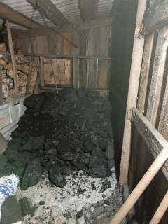 Фото: Уголь, дрова в мешках