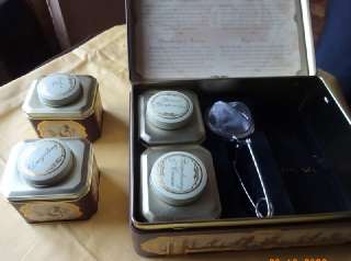Фото: Жестяная коробка для хранения различных сортов чая