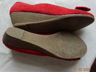 Фото: Нарядные женские туфли темно-красного цвета