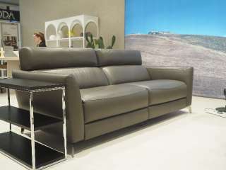 Фото: Итальянский кожаный диван NATUZZI.