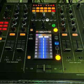 Фото: Pioneer DJM-2000NXS Pro DJ-микшер 4-канальный