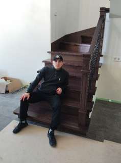 Фото: Изготовление и монтаж деревянных лестниц из массив