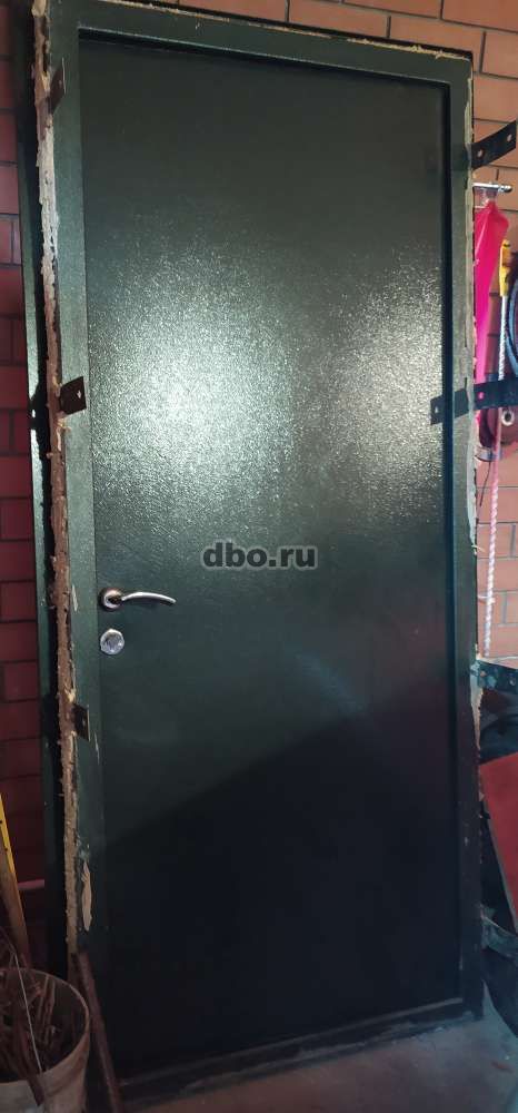 Фото: входную металлическую дверь