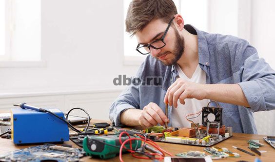 Фото: Мастер по ремонту компьютеров и ноутбуков