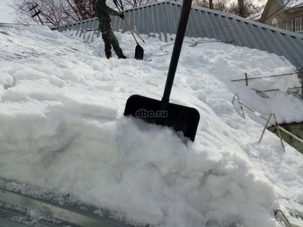 Фото: Очистка крыш от снега и наледи