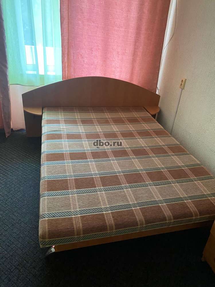 Фото: Кровать двухспальная с матрассом