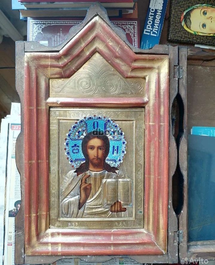 Фото: Икона Спас Иисус в голубом нимбе.