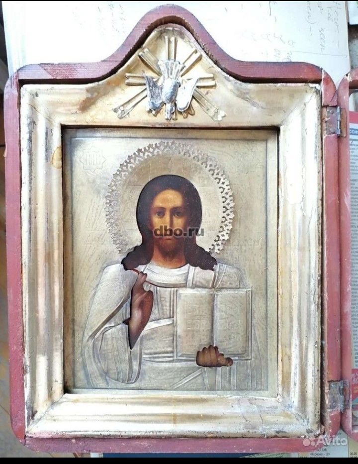 Фото: Икона Спас Иисус в киоте.