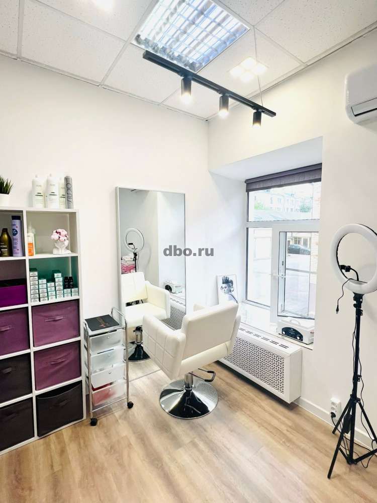 Фото: Уютное место парикмахера в салоне красоты